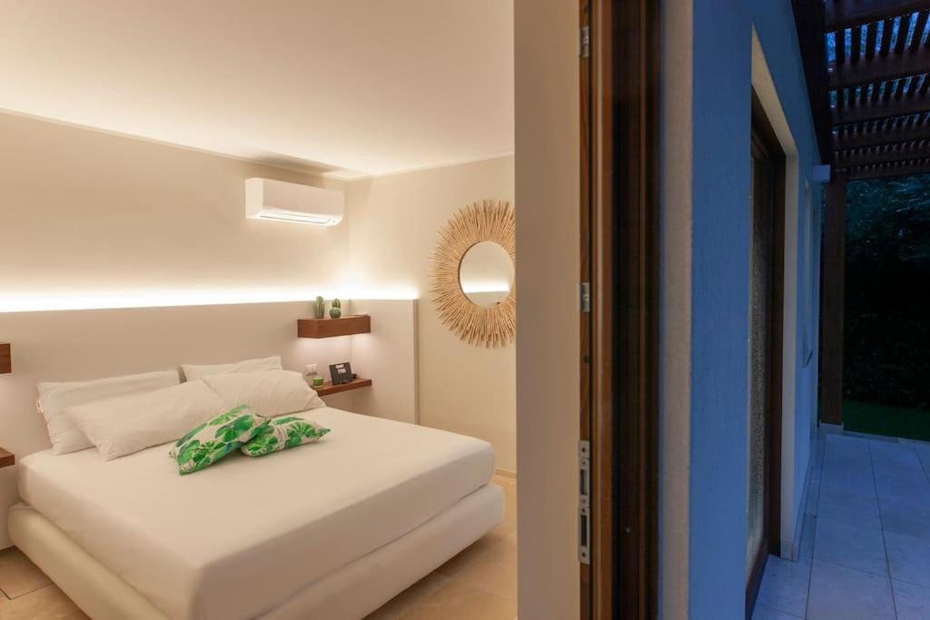 Spaziosa Villa Con Piscina E Giardino, Polignano A Mare Exterior foto