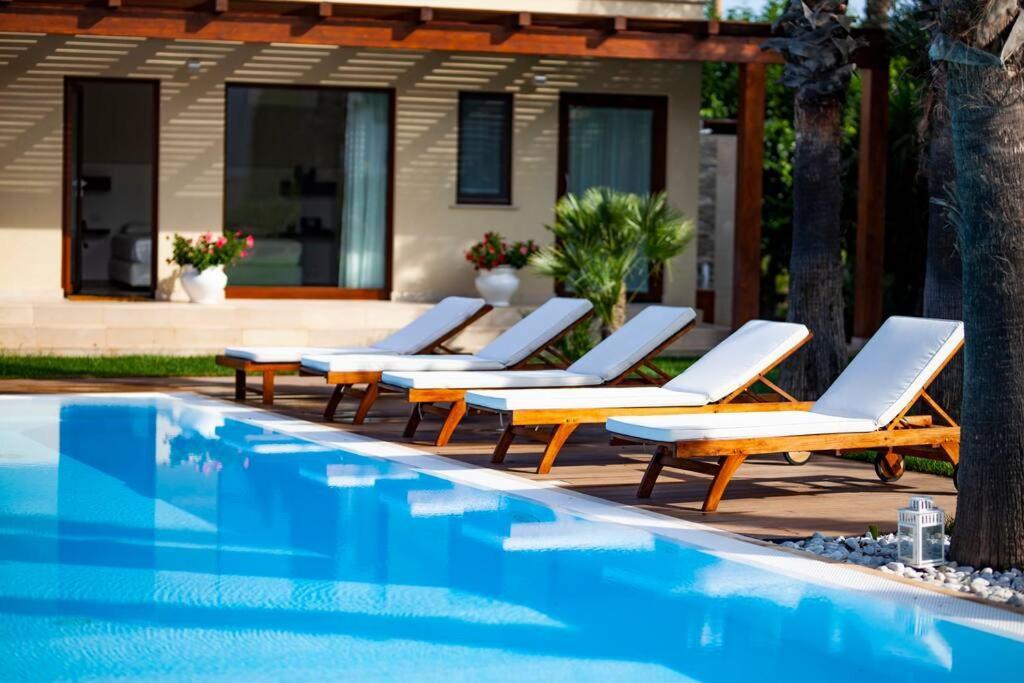 Spaziosa Villa Con Piscina E Giardino, Polignano A Mare Exterior foto