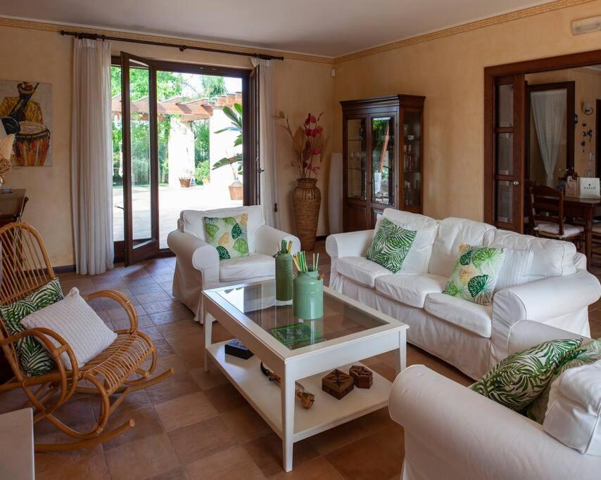 Spaziosa Villa Con Piscina E Giardino, Polignano A Mare Exterior foto